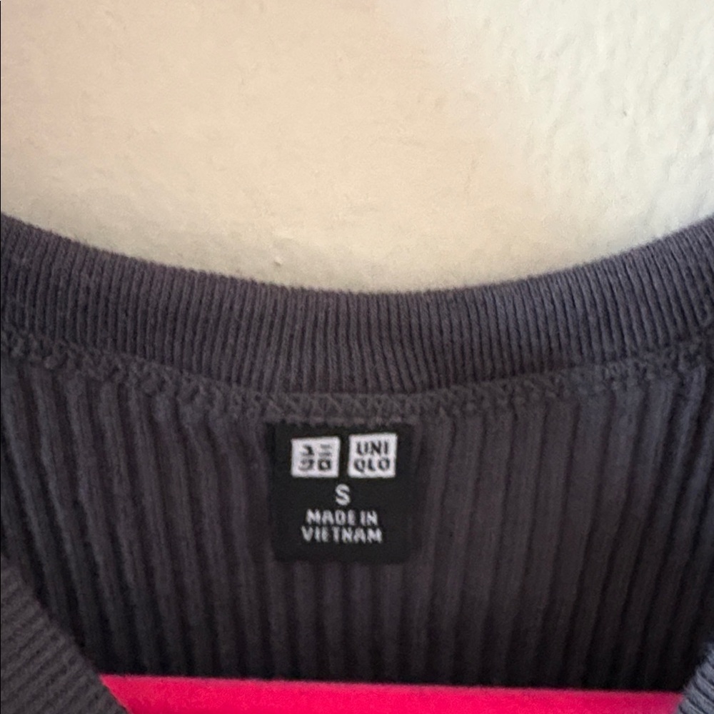 Uniqlo Grey Ribbed Knit Cropped Racer Back Tank Top - Picture 2 of 3